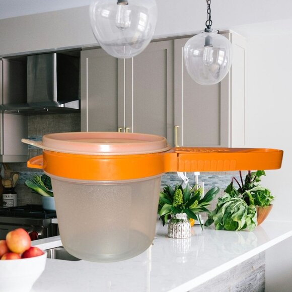 Vintage Tupperware Flour Powder Sugar Sifter Manual Orange Made In The USA EUC - Picture 1 of 4